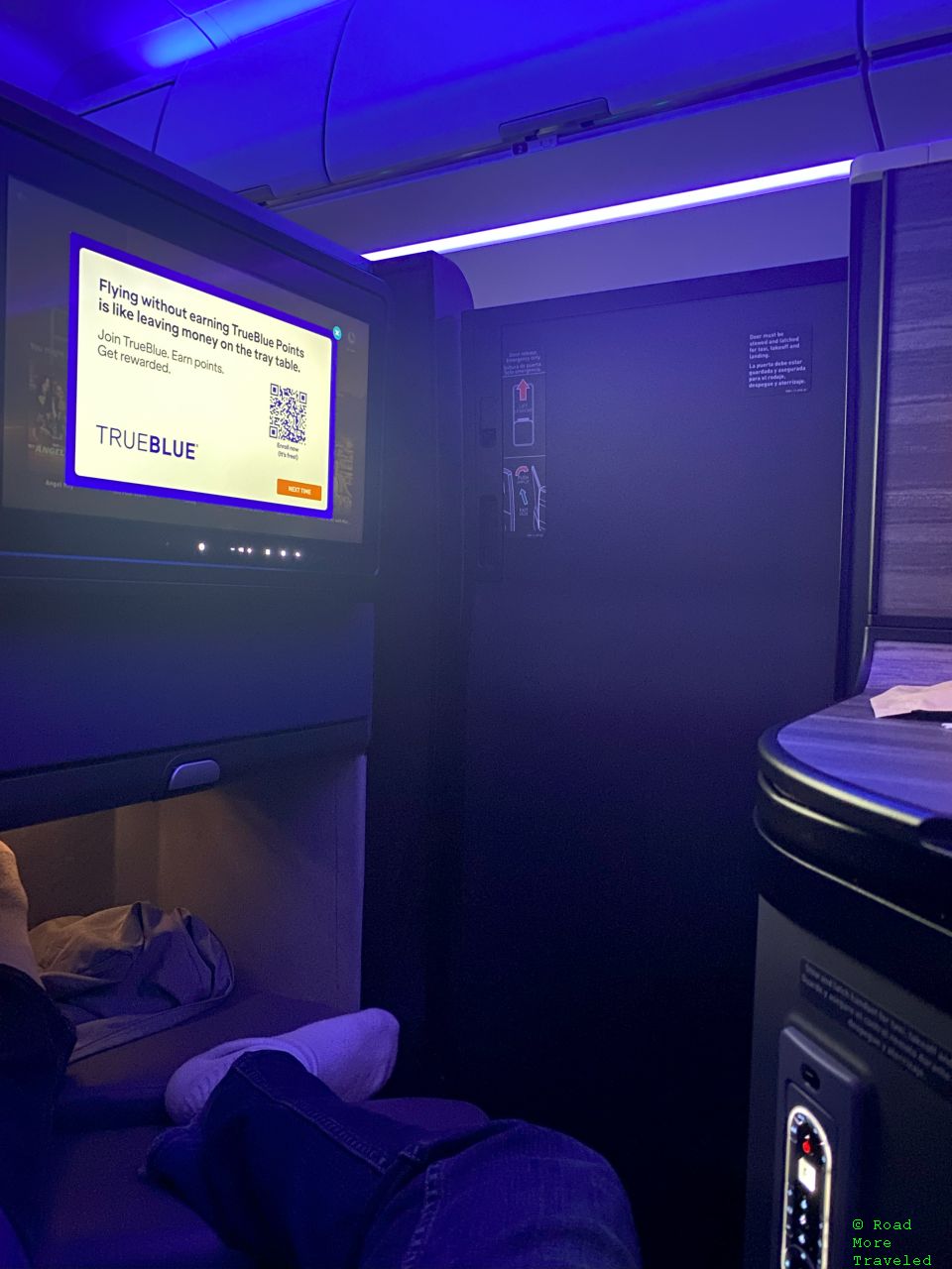 jetBlue A321neo LR Mint Business Class - suite door