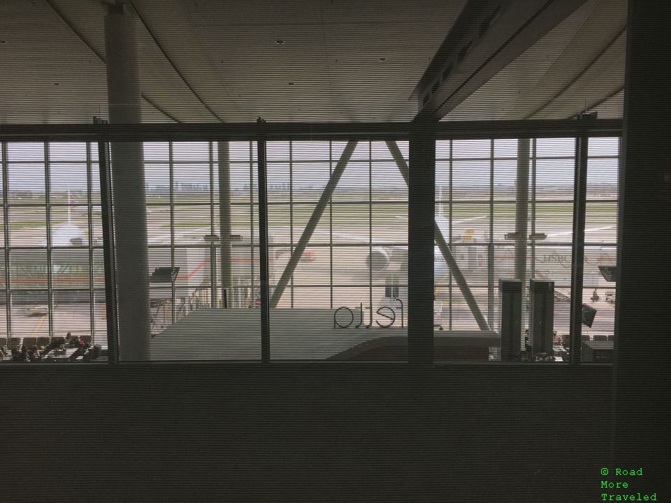 Lack of view at Air Canada Maple Leaf Lounge Toronto (International)