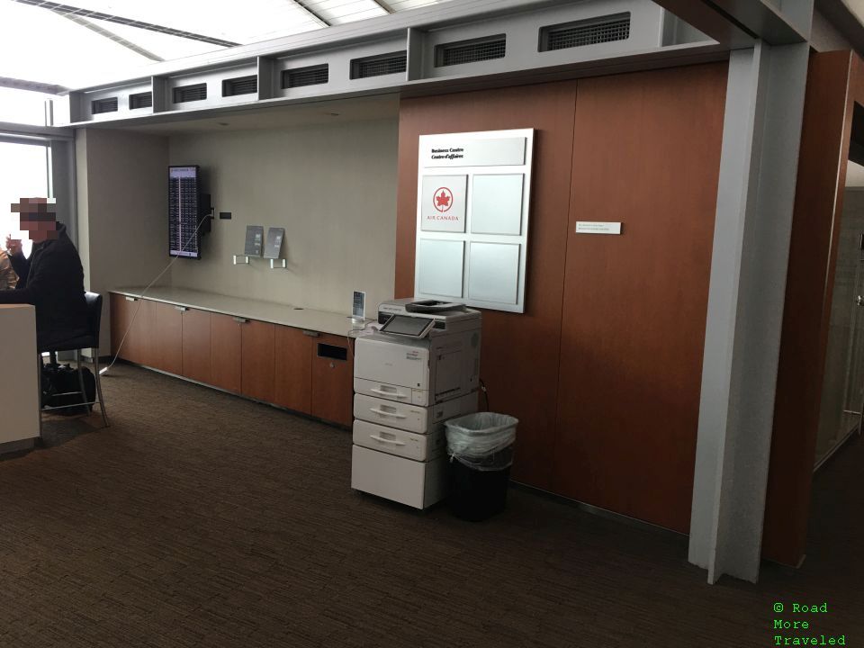 Air Canada Maple Leaf Lounge Toronto (International) - business center