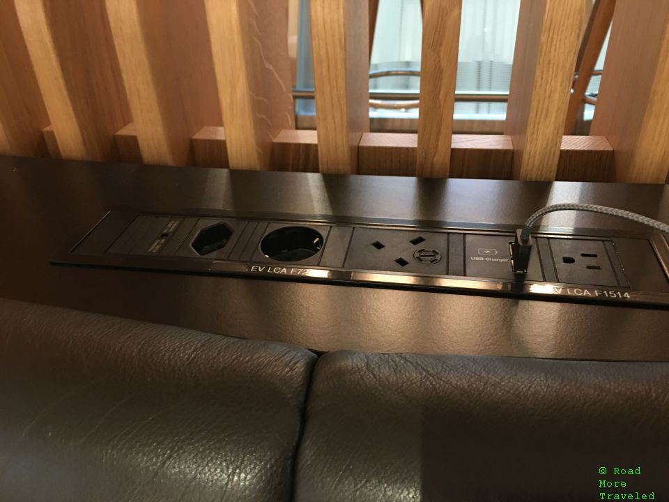 SWISS ZRH A Gates Business Lounge universal power port