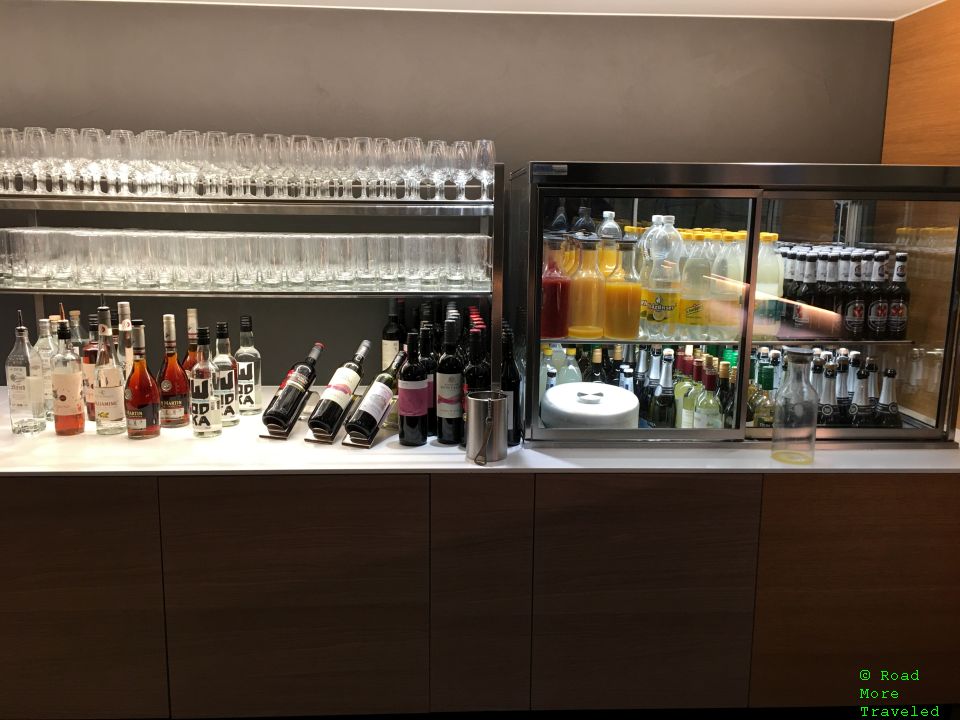 SWISS Business Lounge Zurich A Gates - self-service beverages