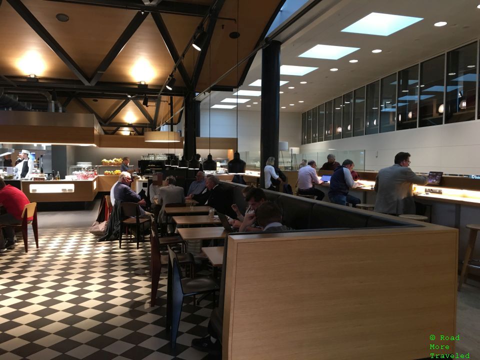 SWISS ZRH Business Lounge A Gates dining area