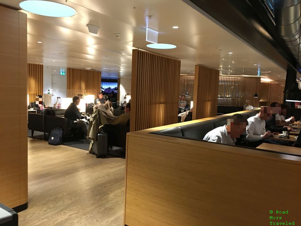 SWISS ZRH A Gates Business Lounge seating