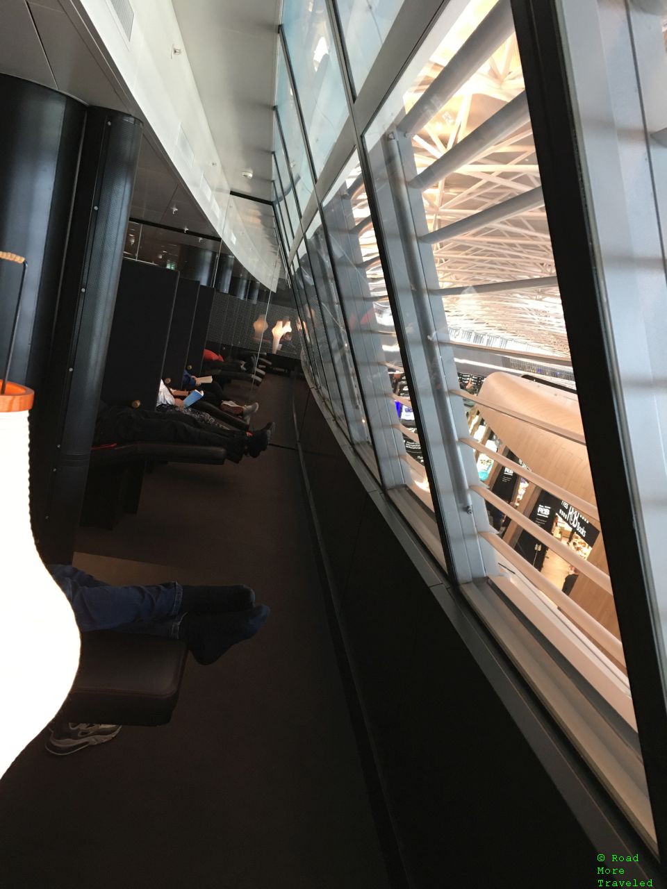 SWISS ZRH A Gates Business Lounge loungers