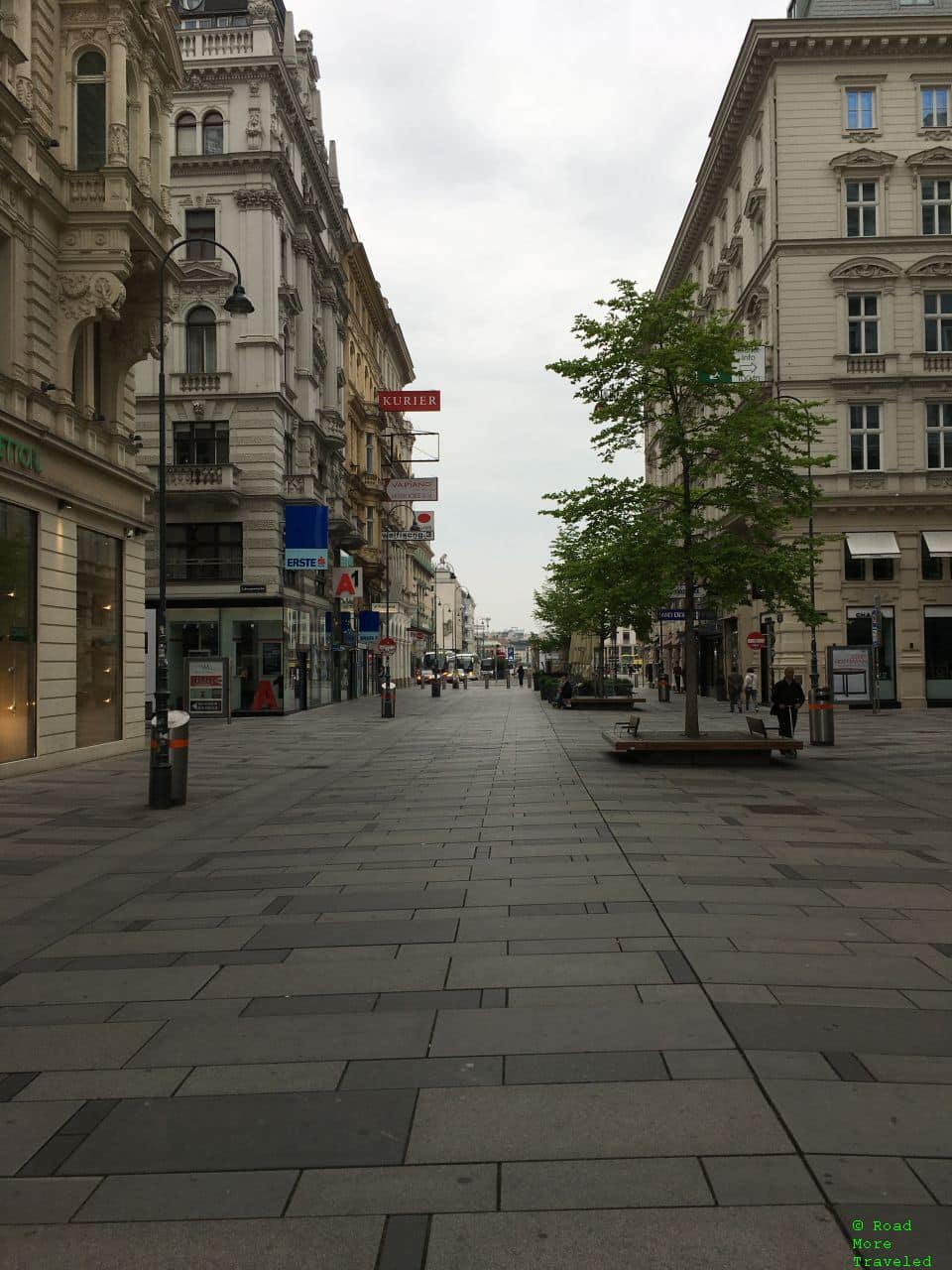 Kärntner Straβe, Vienna, Sunday morning