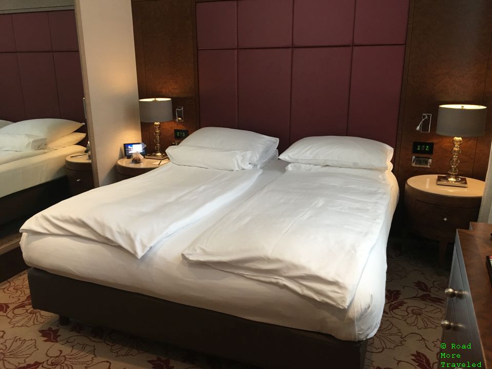 Palais Hansen Kempinski Superior Room bed