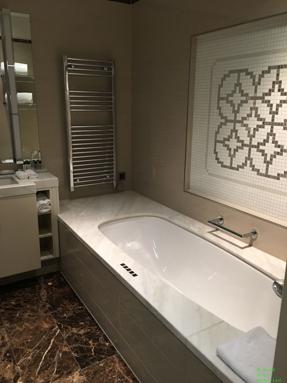 Palais Hansen Kempinski Vienna - soaking tub