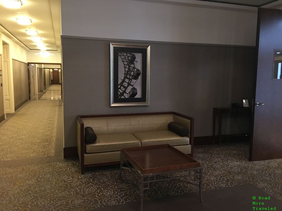 Palais Hansen Kempinski elevator lobby
