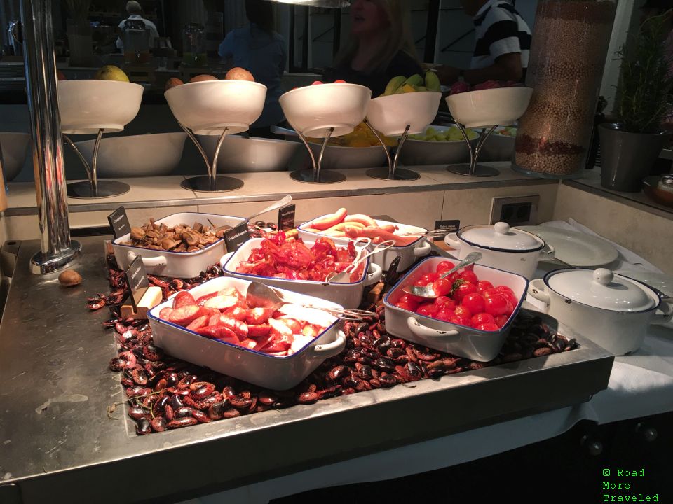 Palais Hansen Kempinski bacon/sausage/tomatoes