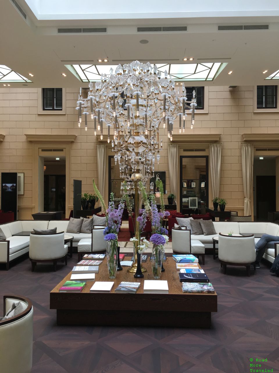Palais Hansen Kempinski Vienna - lobby lounge chandelier