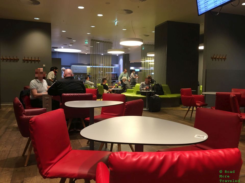 Austrian Business Lounge Vienna F Gates - main seating