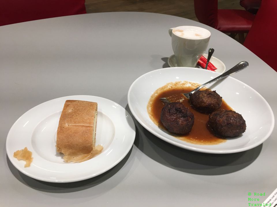 Austrian Business Lounge Vienna F Gates - food selection