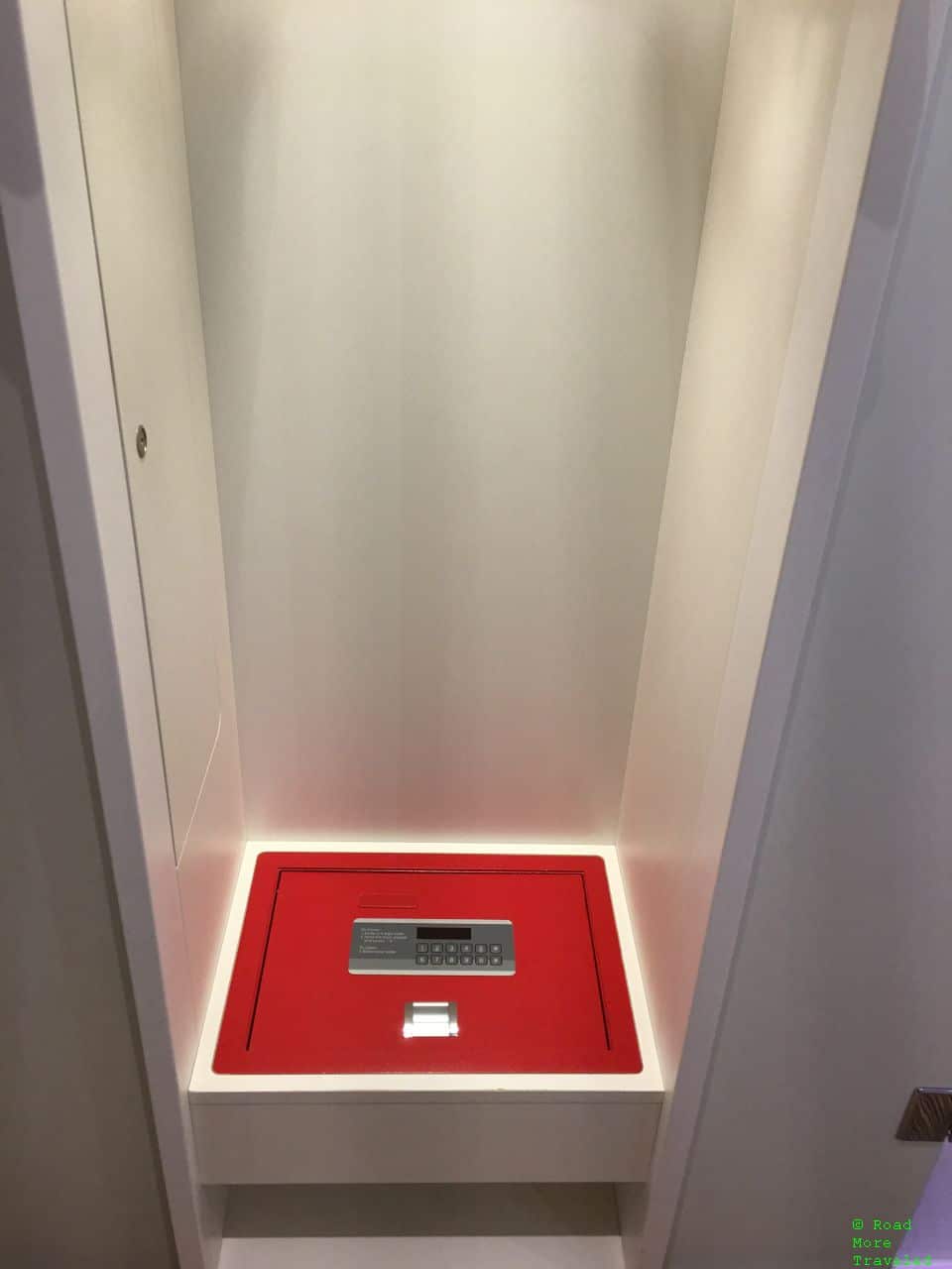 citizenM CDG guest room closet