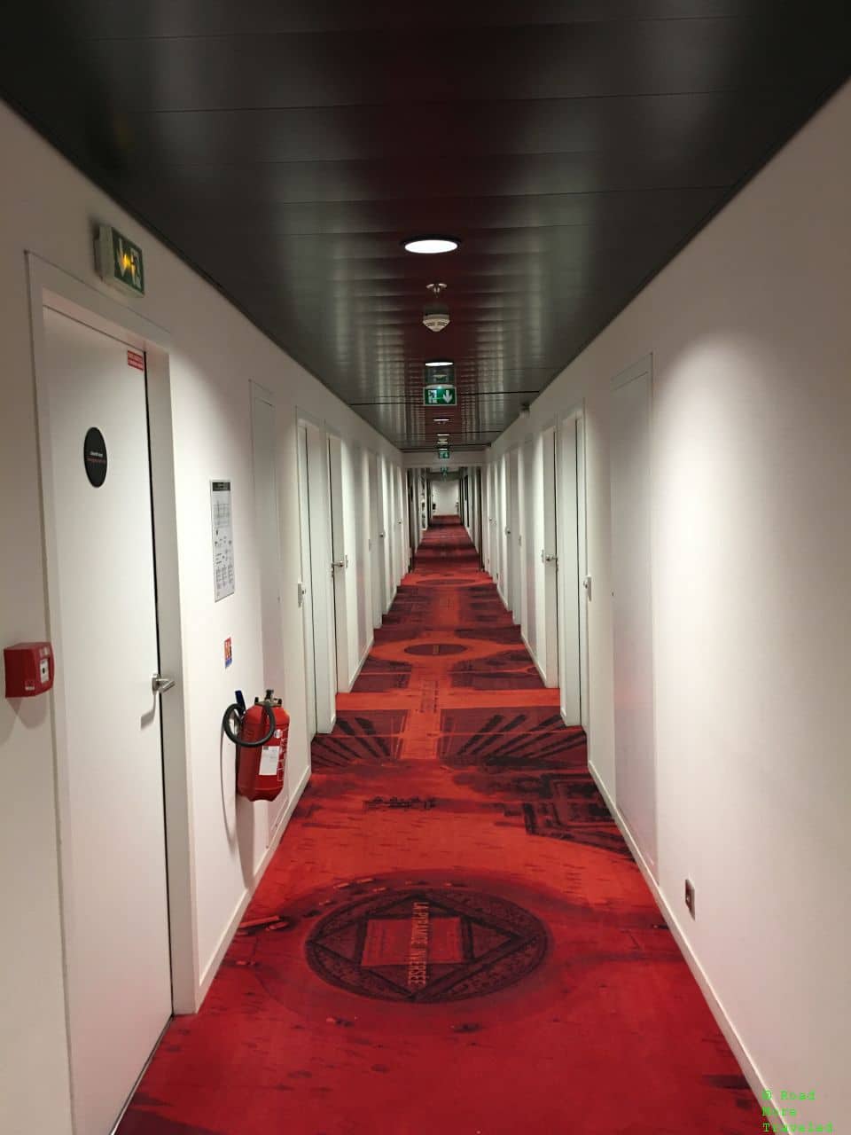 citizzenM CDG guest corridor carpet design