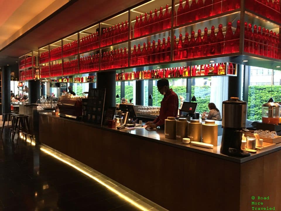 citizenM CDG bar and kitchen