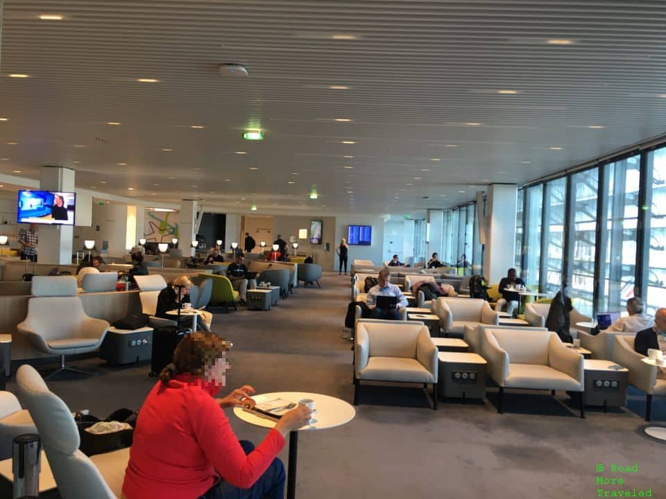 Air France Lounge Paris Terminal 2E Hall L - seating