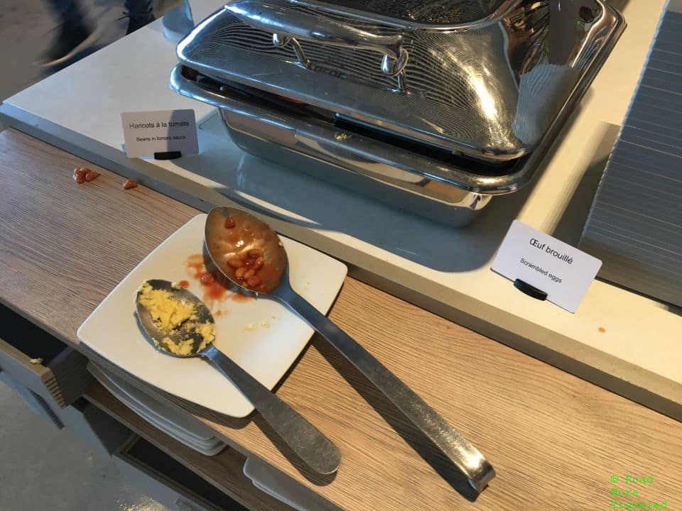 AF Lounge CDG 2E L Gates hot breakfast items