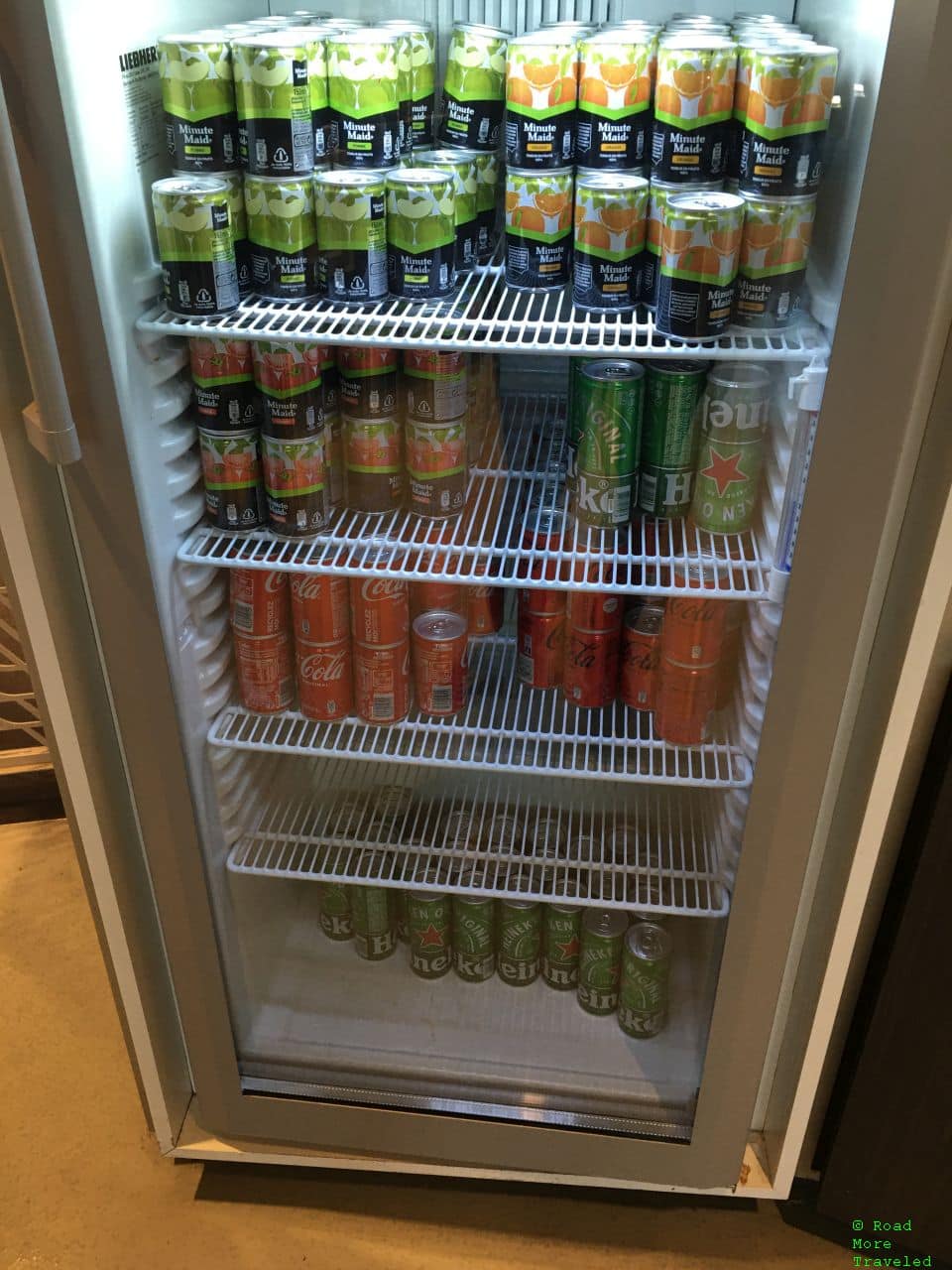 AF Lounge CDG 2E Hall L - soft drinks and beer