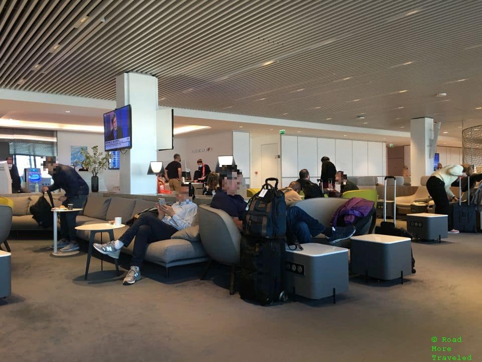 Air France Lounge CDG 2E Hall L central seating area