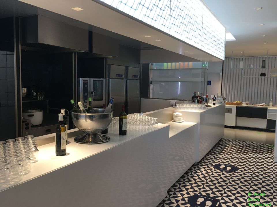 AF Lounge CDG 2E Hall L - wine selection