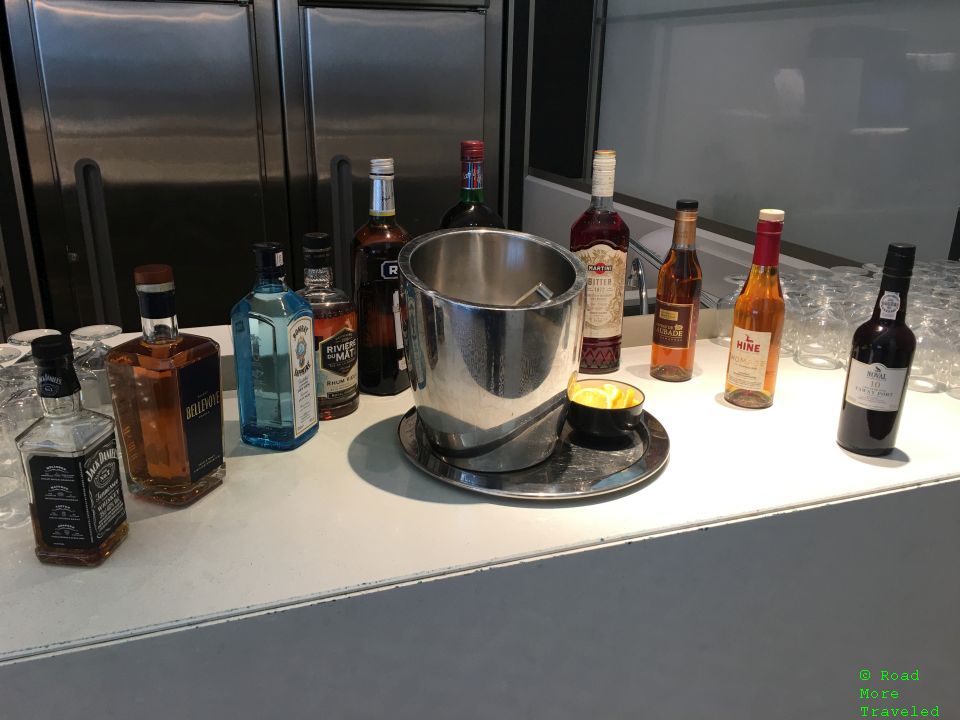 AF Lounge CDG 2E Hall L - liquor selection