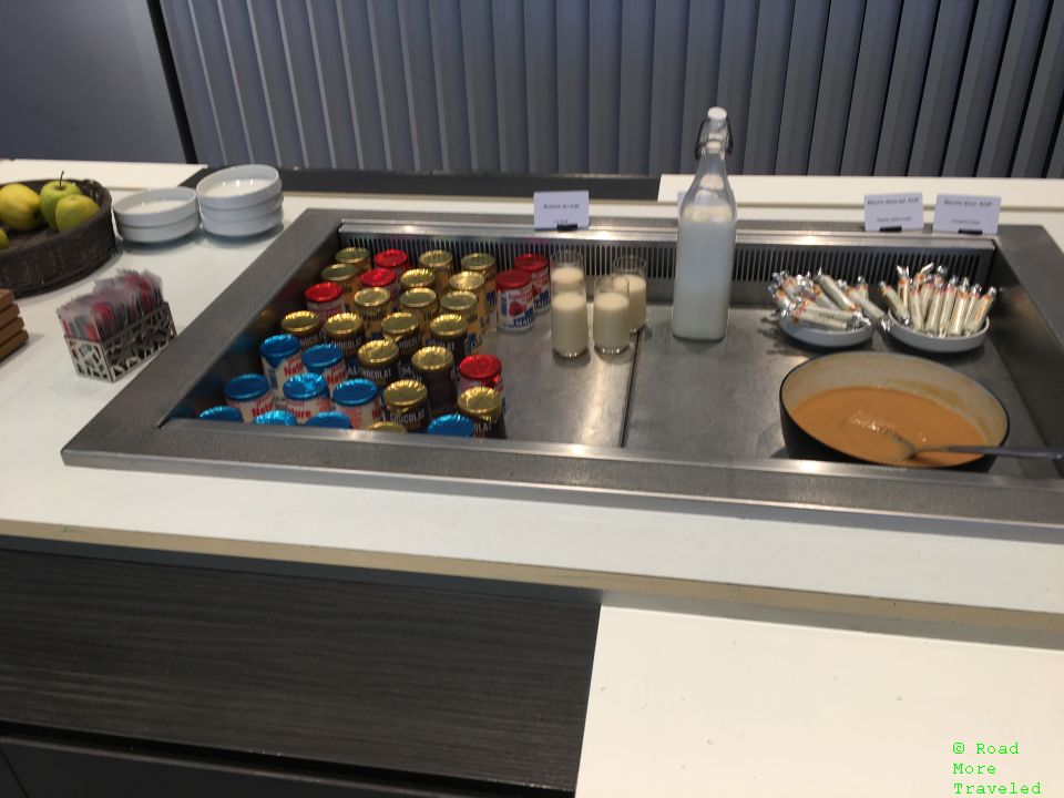 AF Lounge CDG 2E Hall L - yogurt and smoothies