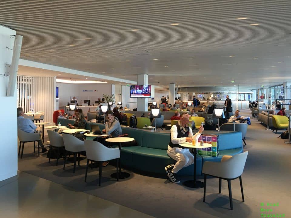 Air France Lounge Paris Terminal 2E Hall L - center seating