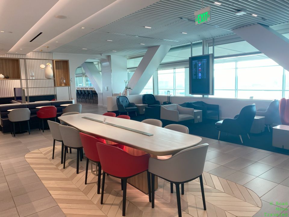 AF Lounge SFO dining table