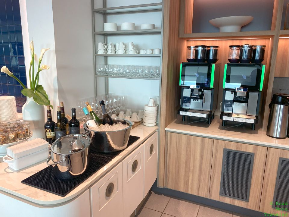AF Lounge SFO wine and coffee machine