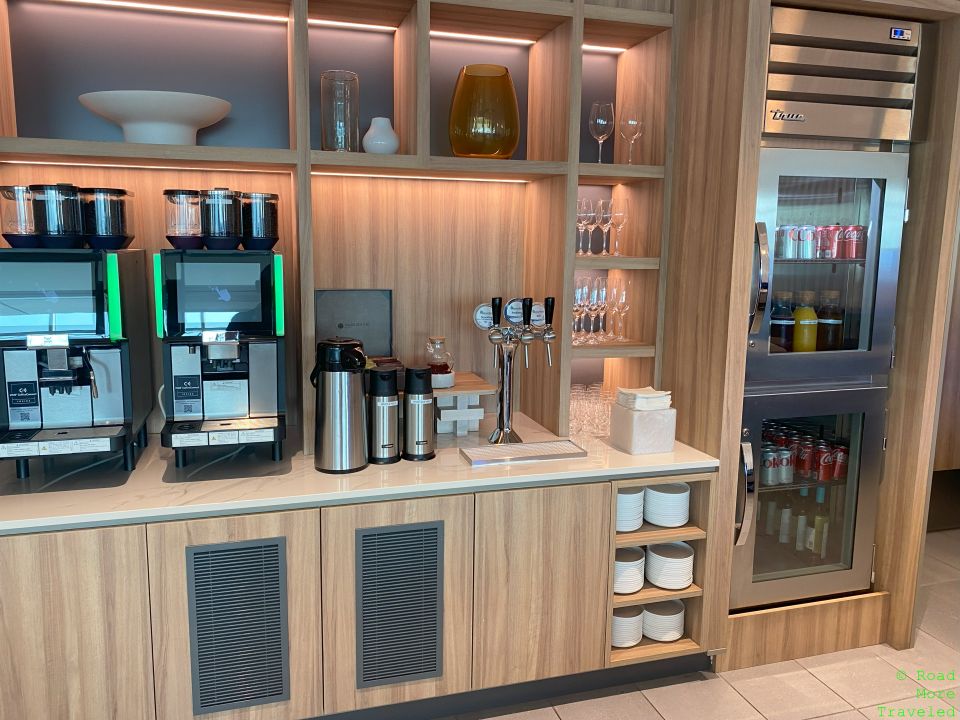 AF Lounge SFO soft drinks and beer