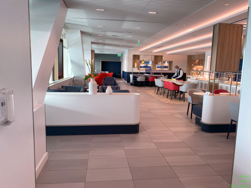 AF Lounge SFO - dining area