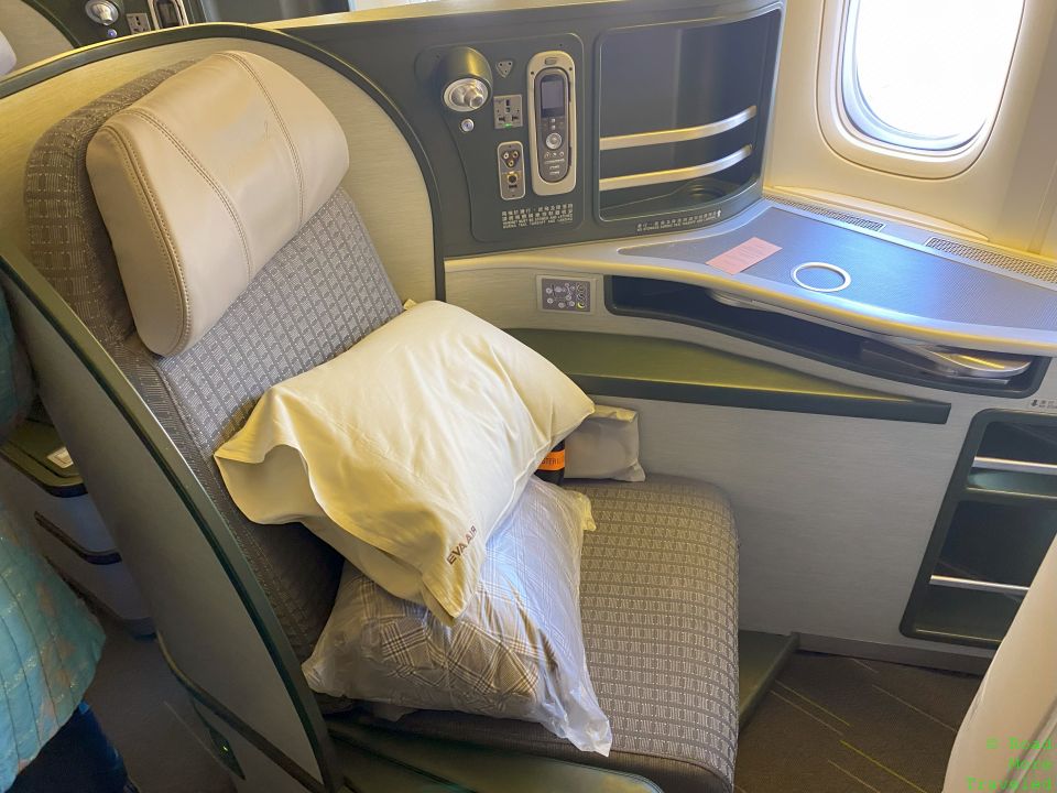 BR B77W Business Class seat
