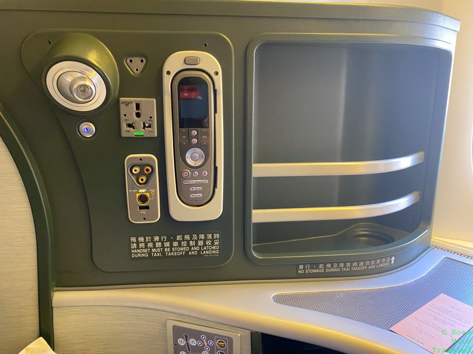 BR 77W Business Class water bottle holder and storage