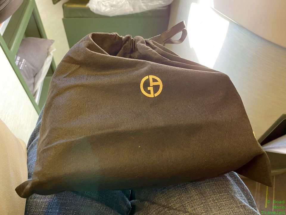 BR 77W Business Class amenity kit