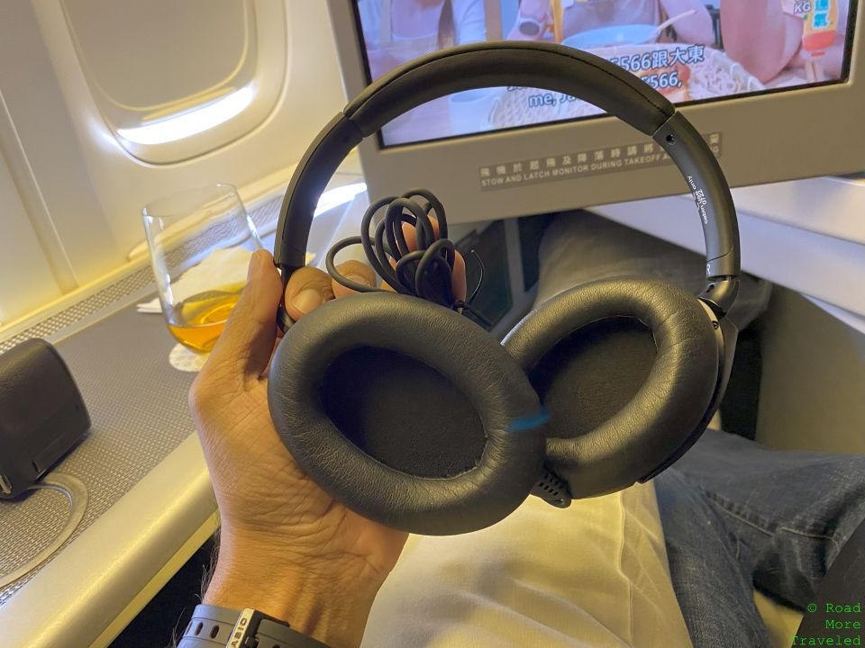 BR 77W Business Class IFE headphones