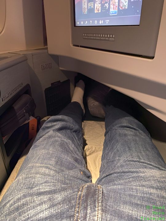 BR B77W Business Class flat bed - foot area