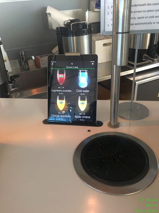 Finnair Lounge HEL juice dispenser
