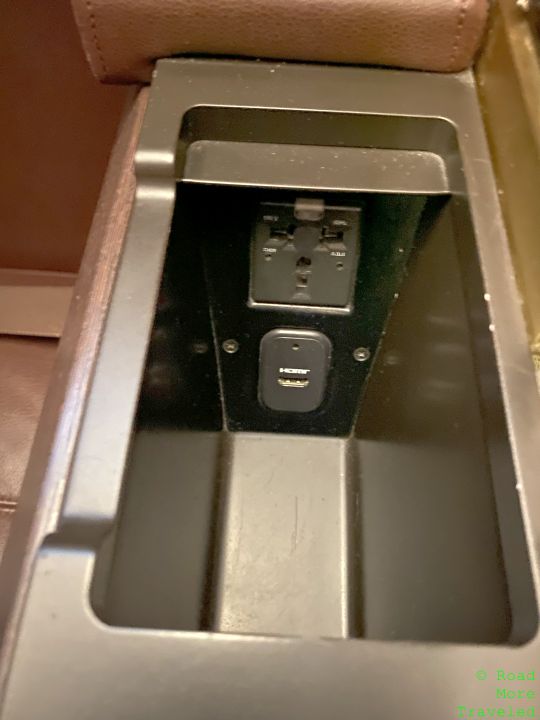 Etihad B787-9 First Class - 110v power outlet