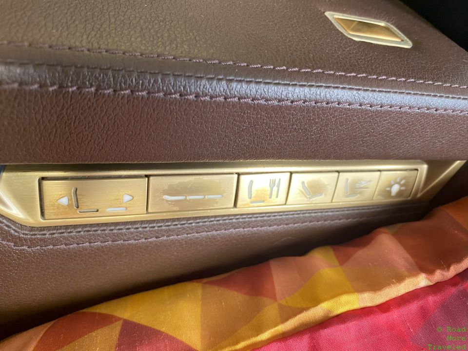 Etihad B787-9 First Class - seat controls