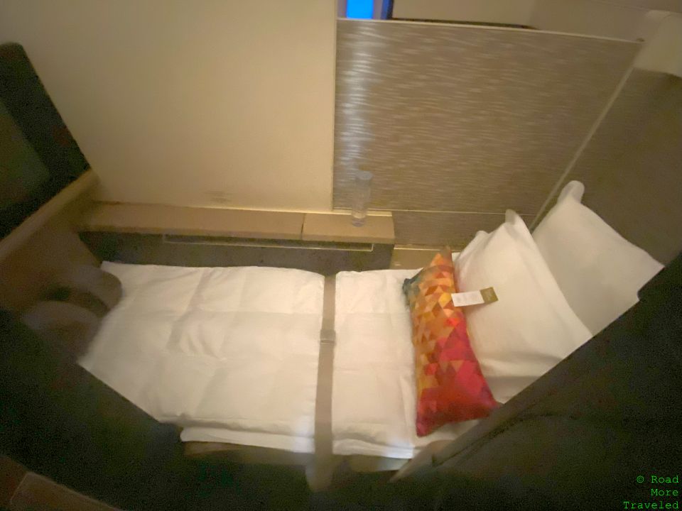 Etihad B787-9 First Class - bed