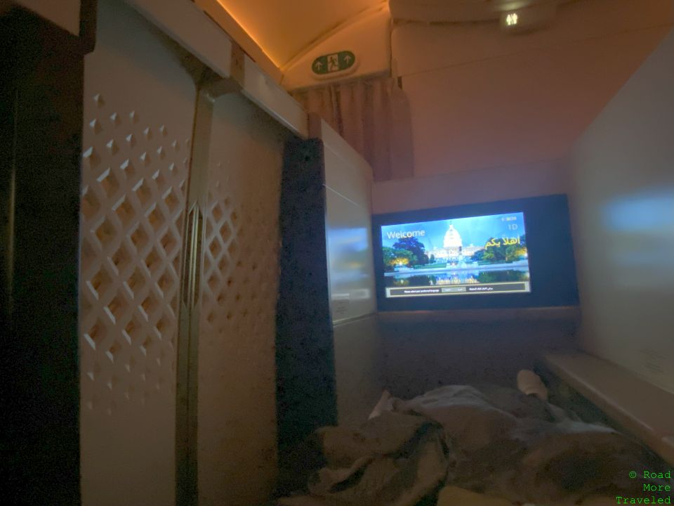 Etihad B787-9 First Class - enclosed suite