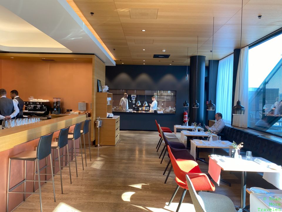 SWISS First Lounge A dining