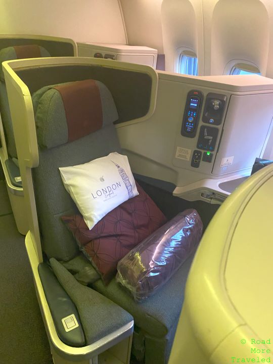 Qatar Airways B777-300ER Business Class - seat