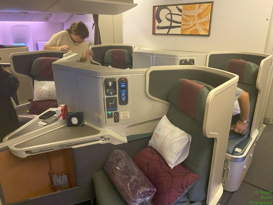 Qatar Airways B777-300ER Business Class - front mini-cabin