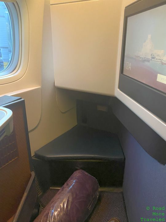 Qatar Airways B777-300ER Business Class - leg and foot space