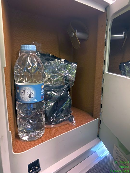 QR B77W J seat storage compartment