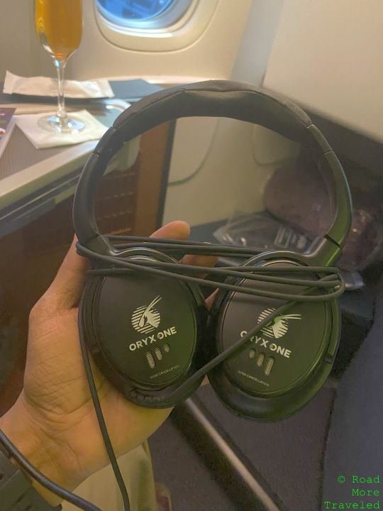 Qatar Airways B777-300ER Business Class - headphones