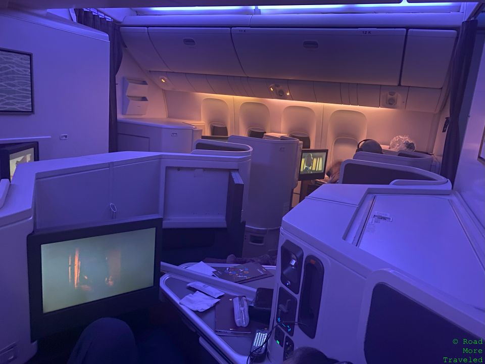 QR B77W Business Class - mood lighting