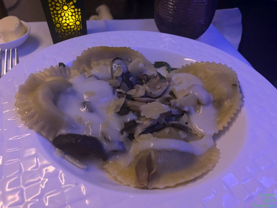 Qatar Airways B777-300ER Business Class - main course