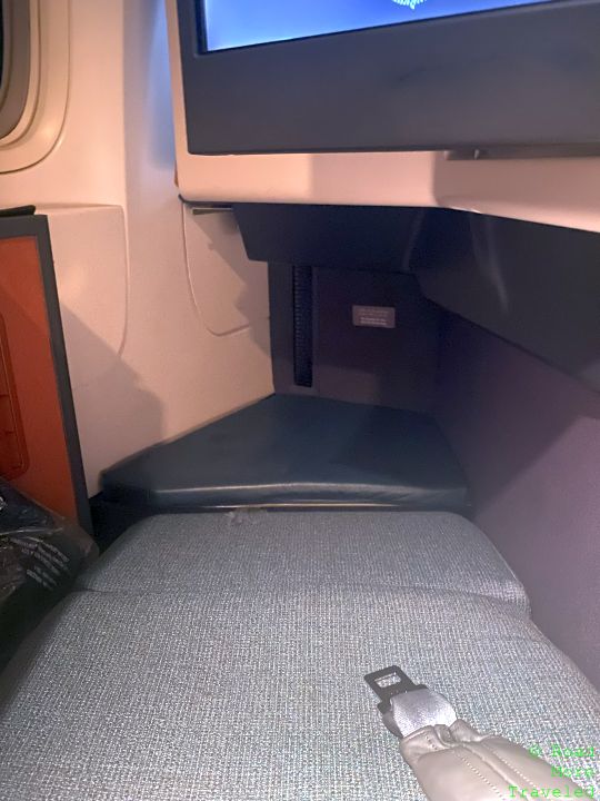 Qatar Airways B777-300ER Business Class - flat bed